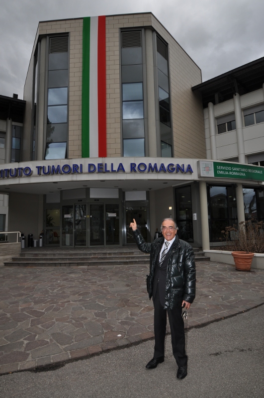 foto tricolore su facciata IRST