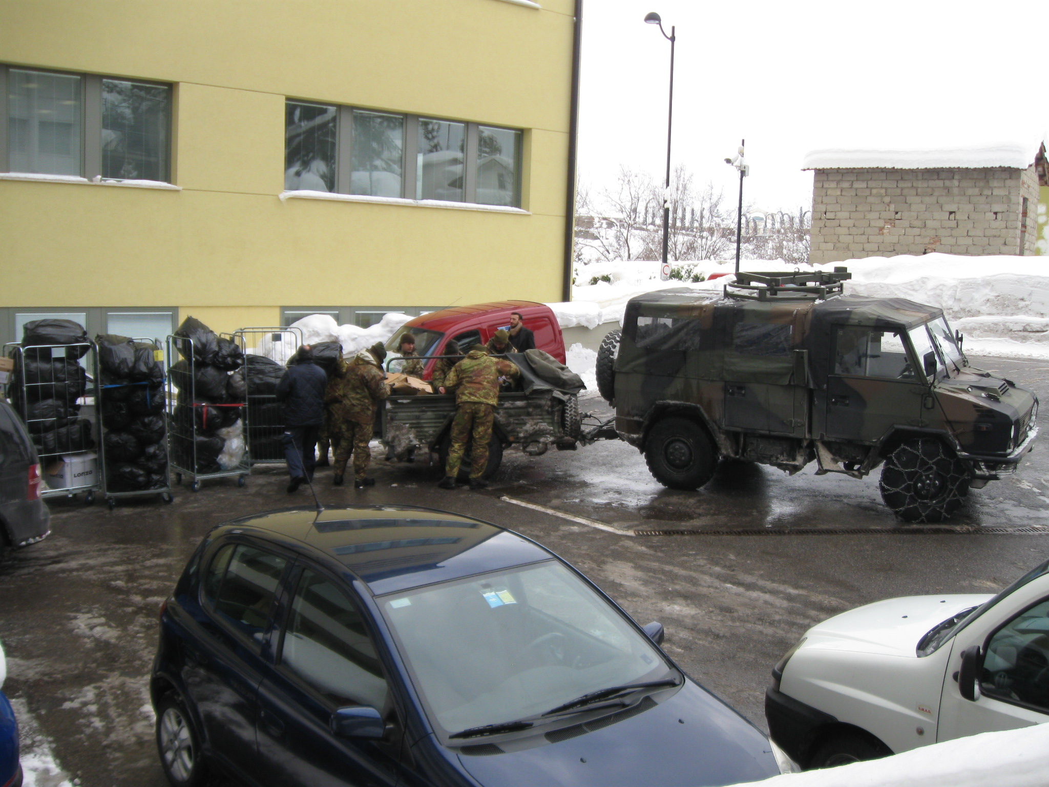 foto dei militari all'IRST