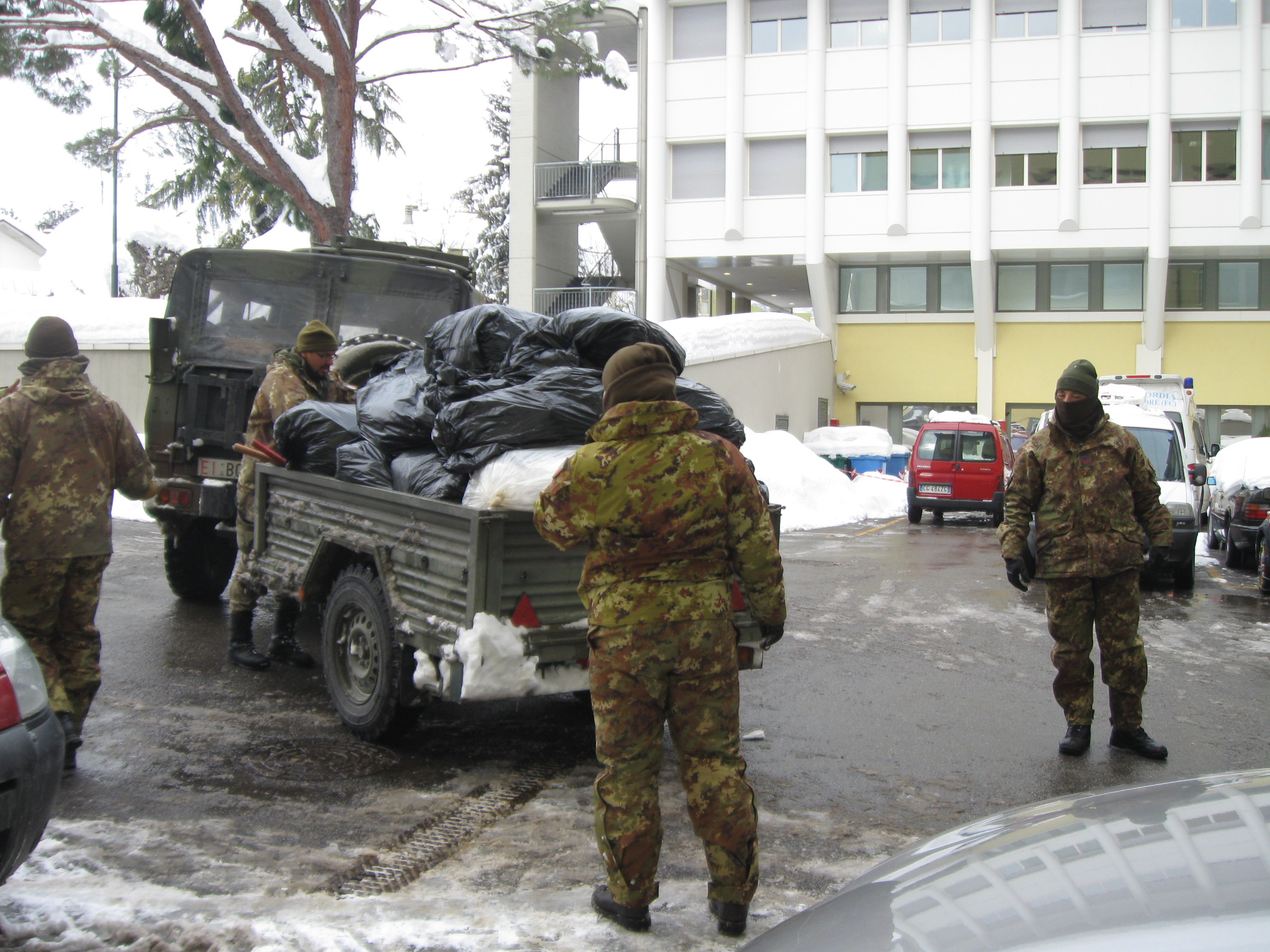 foto dei militari all'IRST